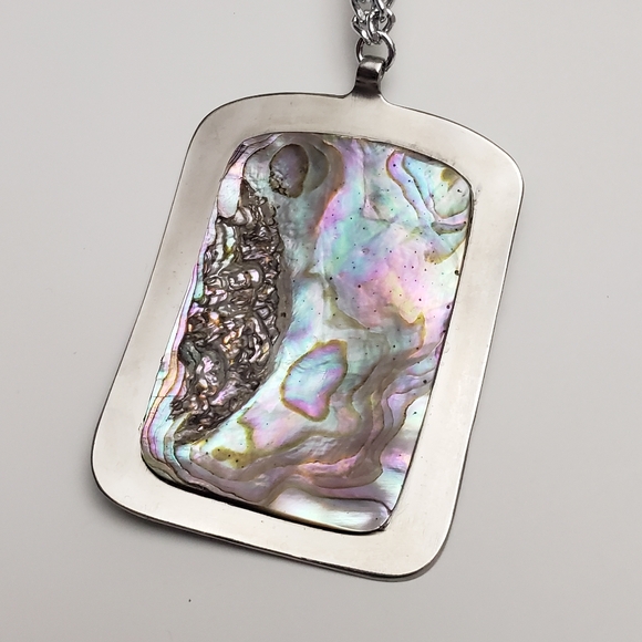 Beautiful Abalone Shell Pendant On Silver Tone Necklace - Picture 6 of 10